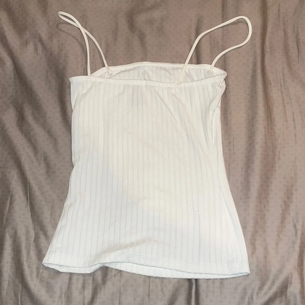 The 21 White Cami Tank Size XS - Picture 2 of 2